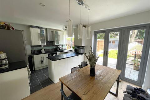 11 Finstock Close, Cheltenham, GL51 6LN
