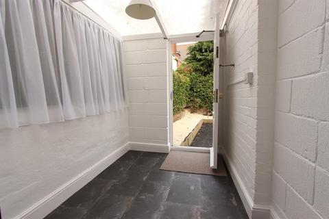 3 bedroom terraced house to rent, Hunter House Road, Sheffield, S11 8TW