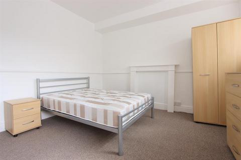 3 bedroom terraced house to rent, Hunter House Road, Sheffield, S11 8TW