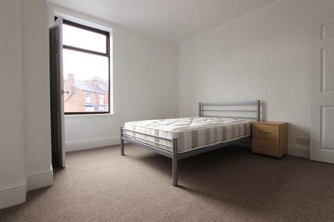 3 bedroom terraced house to rent, Hunter House Road, Sheffield, S11 8TW
