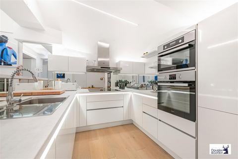 3 bedroom flat for sale, Winchester Street, SW1V