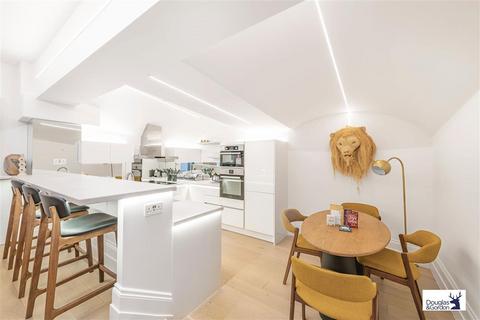 3 bedroom flat for sale, Winchester Street, SW1V
