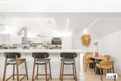 3 bedroom flat for sale, Winchester Street, SW1V