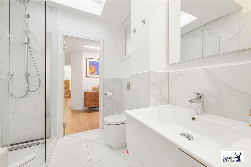 En Suite Bathroom