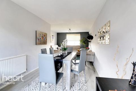 32 Dunstalls, Harlow, CM19 5RA