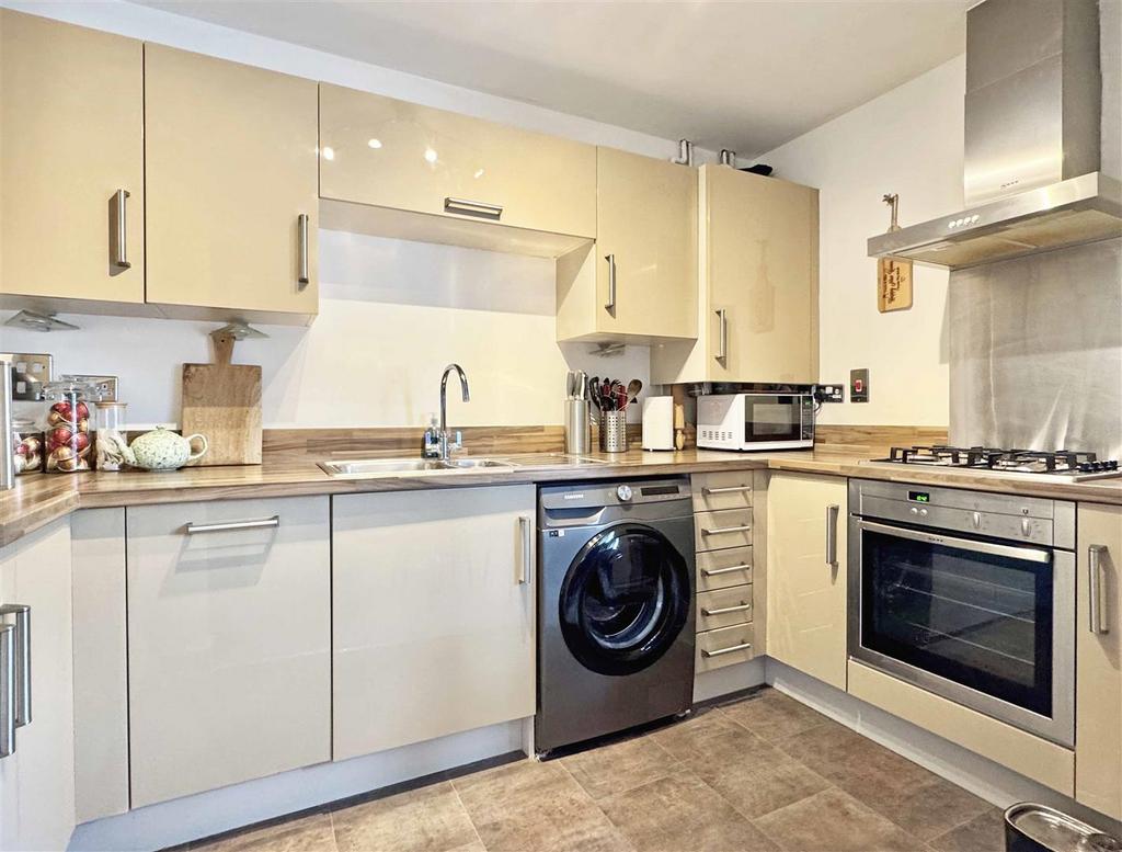 Kitchen c.jpg