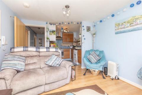 2 bedroom apartment for sale, Dunkerley Court, Birds Hill, Letchworth Garden City SG6 1FE