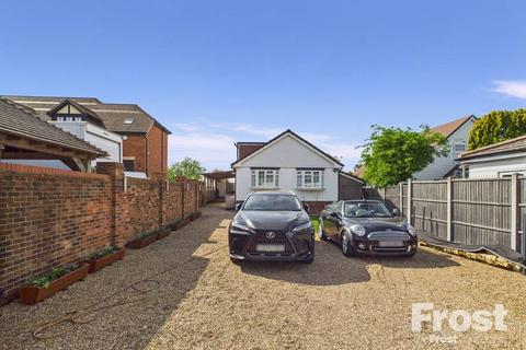 7b The Avenue, Wraysbury, Staines, TW19 5EY