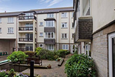 Strand, Leander Court Strand, TQ14