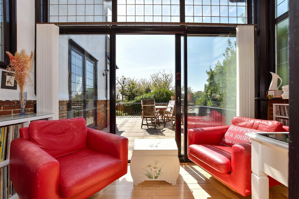 Sun Lounge