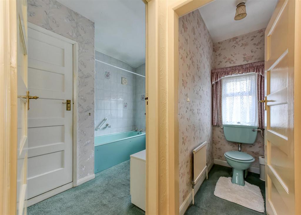 43 Woodthorne Road-bathroom1.jpg