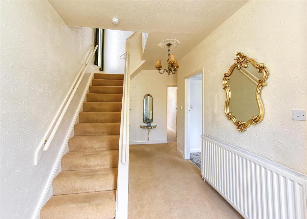 43 Woodthorne Road-hall2.jpg