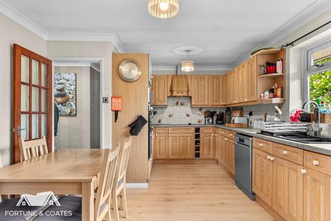 Raven Brook Epping Road, Nazeing, Waltham Abbey, EN9 2DH