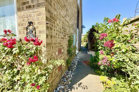 3 bedroom semi-detached house for sale, Millside, Stalham, NR12