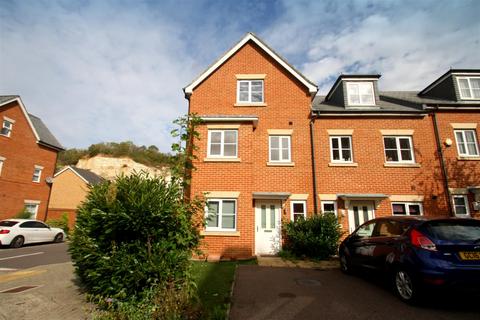 4 bedroom end of terrace house to rent, Butlers Park Way, Rochester ME2