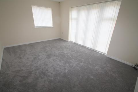 4 bedroom end of terrace house to rent, Butlers Park Way, Rochester ME2
