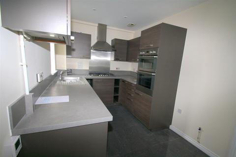 4 bedroom end of terrace house to rent, Butlers Park Way, Rochester ME2