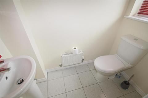 4 bedroom end of terrace house to rent, Butlers Park Way, Rochester ME2