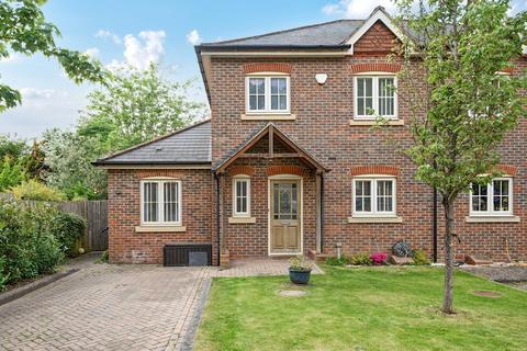 4 Ashton Place, Claygate, Esher, KT10 0BN