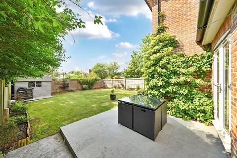 4 Ashton Place, Claygate, Esher, KT10 0BN