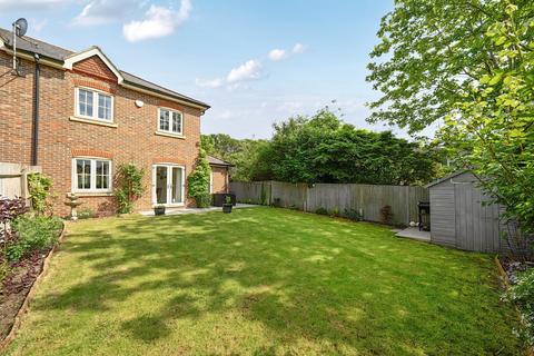 4 Ashton Place, Claygate, Esher, KT10 0BN