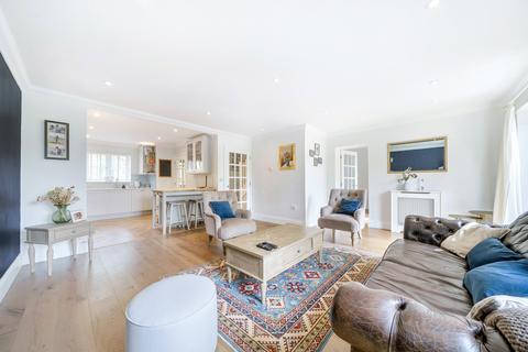 4 Ashton Place, Claygate, Esher, KT10 0BN