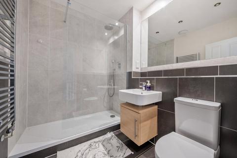 4 Ashton Place, Claygate, Esher, KT10 0BN