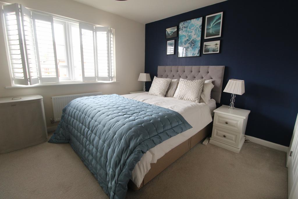 R Bed 1-min.JPG