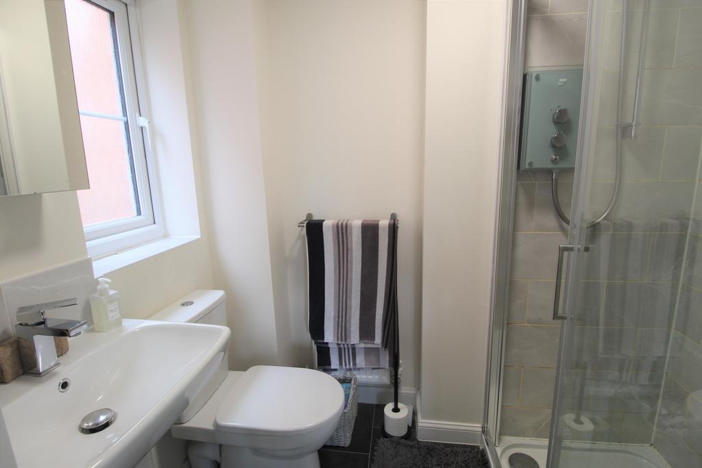 R En-Suite-min.jpg