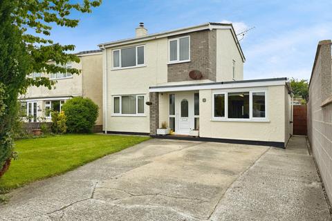 3 bedroom detached house for sale, Roe Buck Estate, Llanfachraeth, LL65