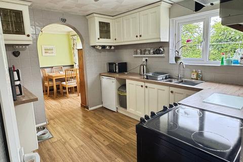 3 bedroom detached house for sale, Roe Buck Estate, Llanfachraeth, LL65