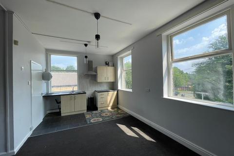 Studio to rent, st Floor Flat, 52 Westgate , Cleckheaton