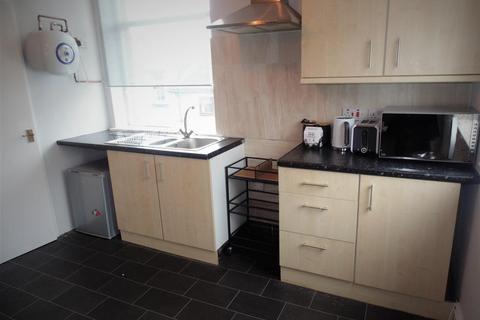 Studio to rent, st Floor Flat, 52 Westgate , Cleckheaton