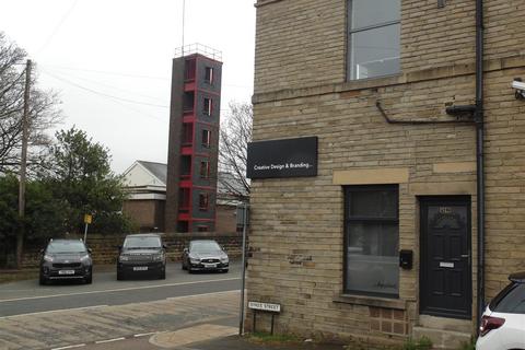 Studio to rent, st Floor Flat, 52 Westgate , Cleckheaton