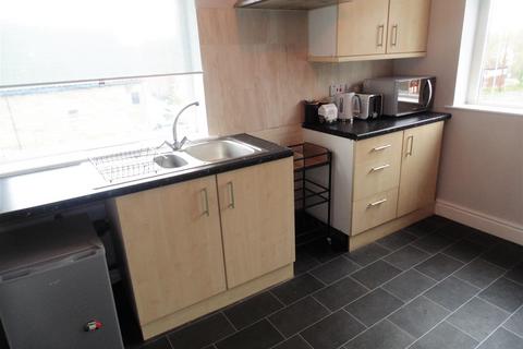 Studio to rent, st Floor Flat, 52 Westgate , Cleckheaton
