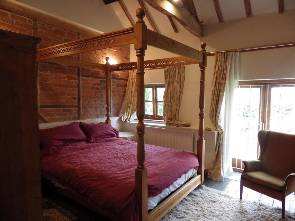 Bedroom 1.JPG