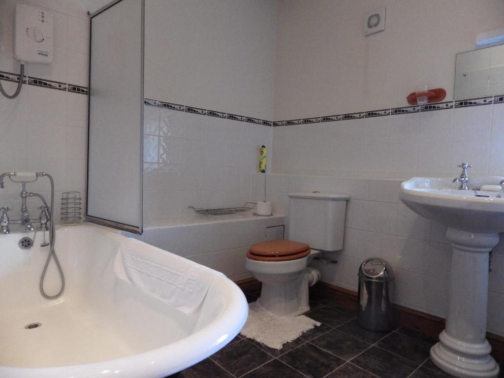 Ensuite.JPG