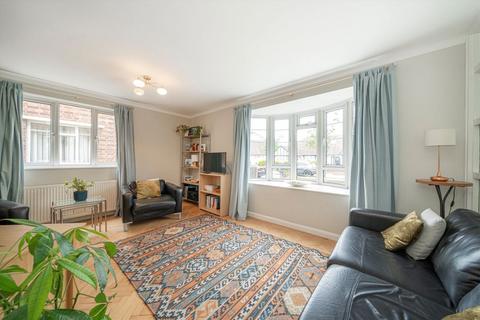 26 Hazel Close, Twickenham, TW2 7NR