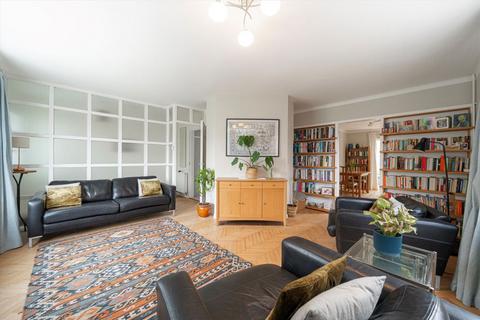 26 Hazel Close, Twickenham, TW2 7NR