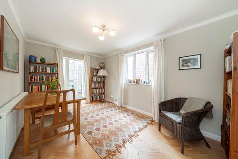26 Hazel Close, Twickenham, TW2 7NR