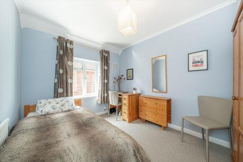 26 Hazel Close, Twickenham, TW2 7NR