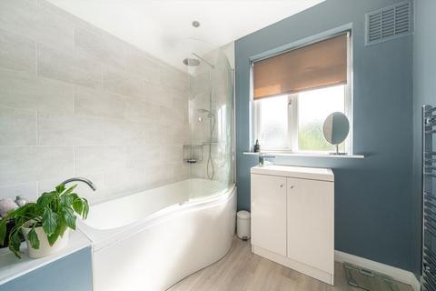 26 Hazel Close, Twickenham, TW2 7NR