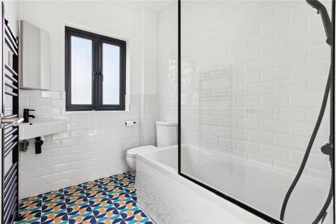 5 Hartwell Close, London, SW2 3RG