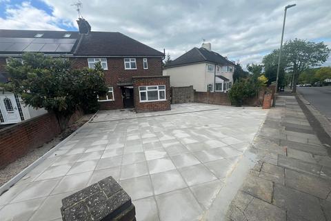 4 bedroom house to rent, Fernside Avenue, London