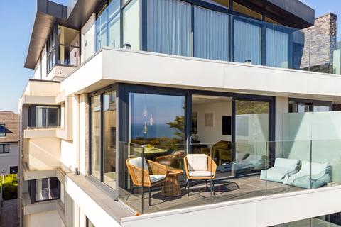 3 bedroom apartment for sale, Boscombe Overcliff Drive, Southbourne, Bournemouth, Dorset, BH5