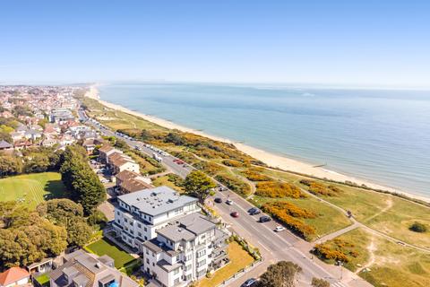 3 bedroom apartment for sale, Boscombe Overcliff Drive, Southbourne, Bournemouth, Dorset, BH5