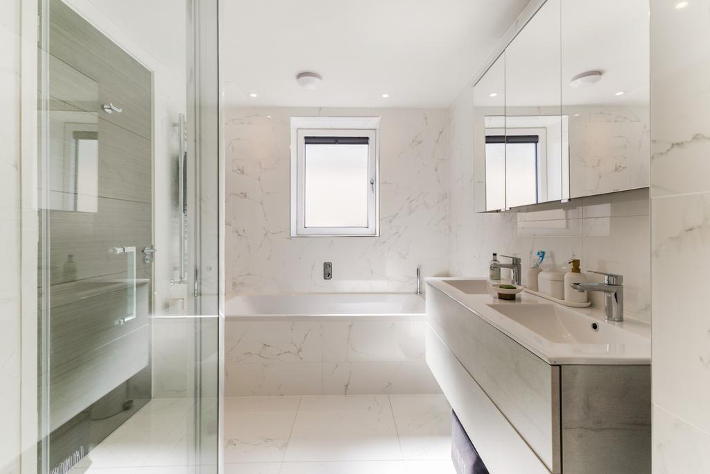 Primary En-Suite