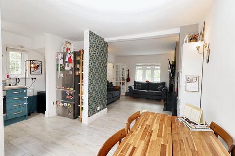 Willow Cottage Watford Road, Elstree, Borehamwood, WD6 3BE