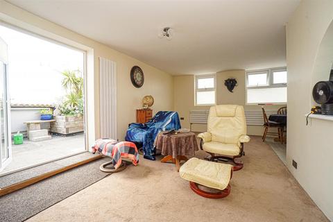 2 bedroom flat for sale, Park Way, Hastings