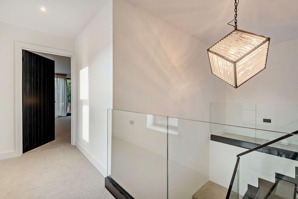 8672880-interior34-800